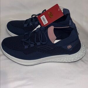 Red Women's Navy and Pink Sneakers size 8.5